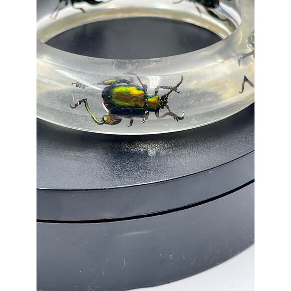 Vintage 1960s Clear Lucite Green Iridescent Beetle Weevil Bangle Bracelet - Picture 2 of 12